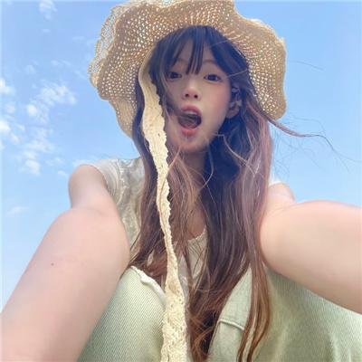 当她换上泳衣
